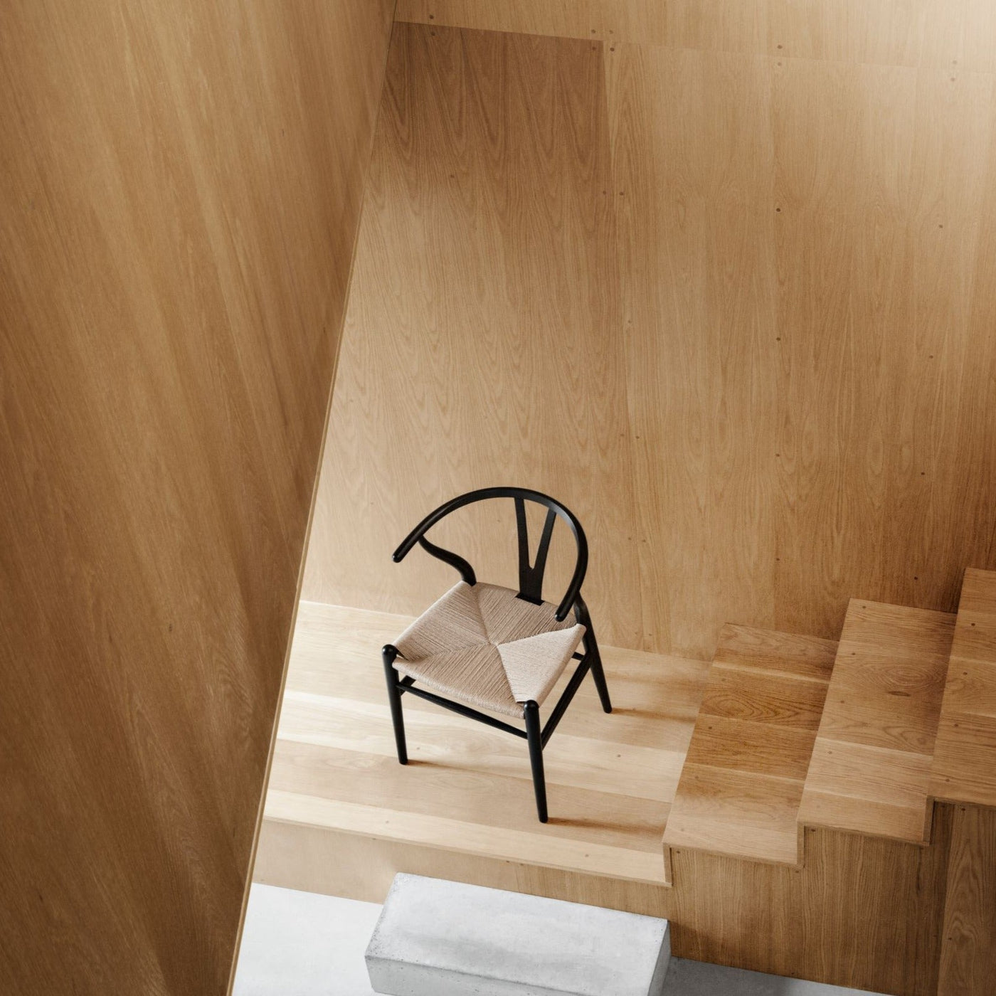 carl hansen ch24 wishbone chair seitenansicht treppenhaus #color_buche-soft-black