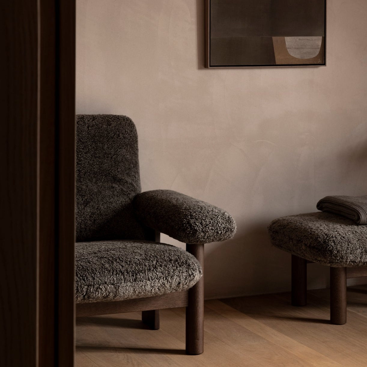 Menu Brasilia Lounge Chair Ottoman Lifestyle Photo auf josepha.eu
